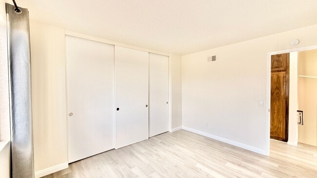 Building Photo - Wonderful Split-level Home with Spacious B...