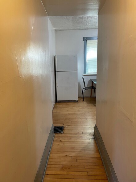 Building Photo - 1130 S Forest Ave