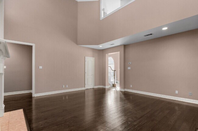 Building Photo - "Beautiful 4-Bedroom Home with Expansive D...