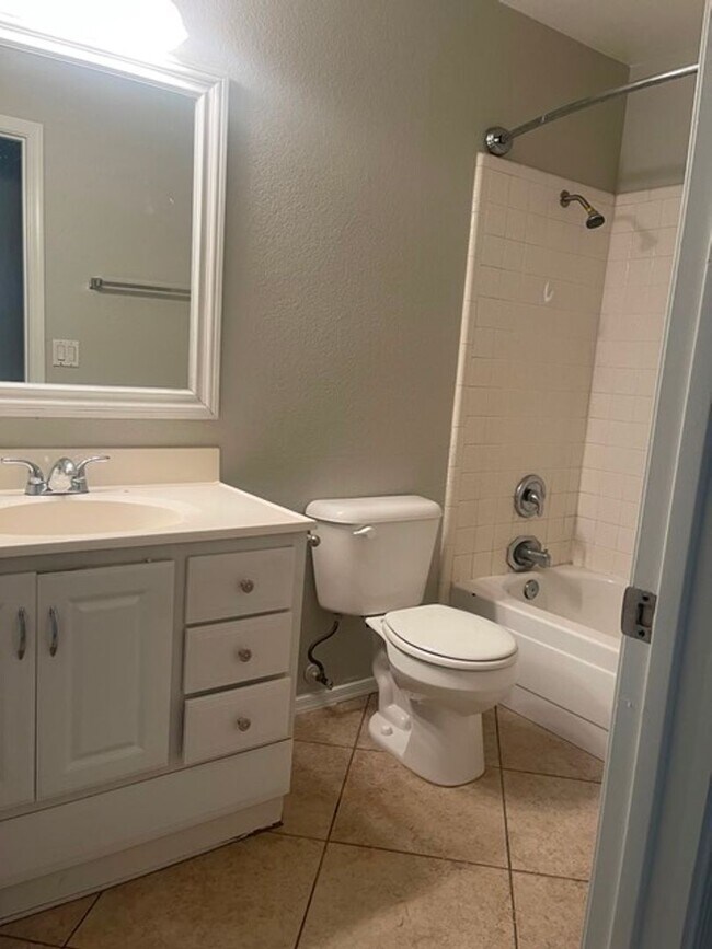 Building Photo - 16435 S 43rd St