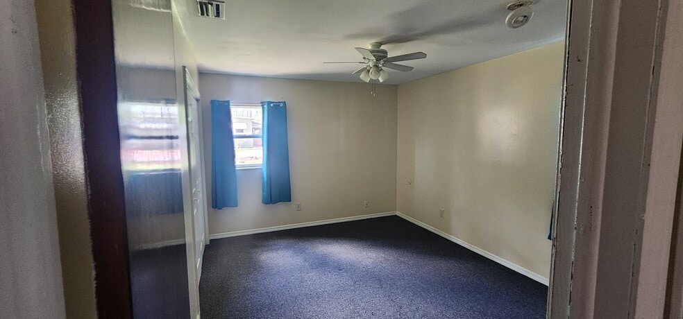Building Photo - 303 Floral Dr