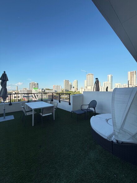 Building Photo - 170 NE 23rd St