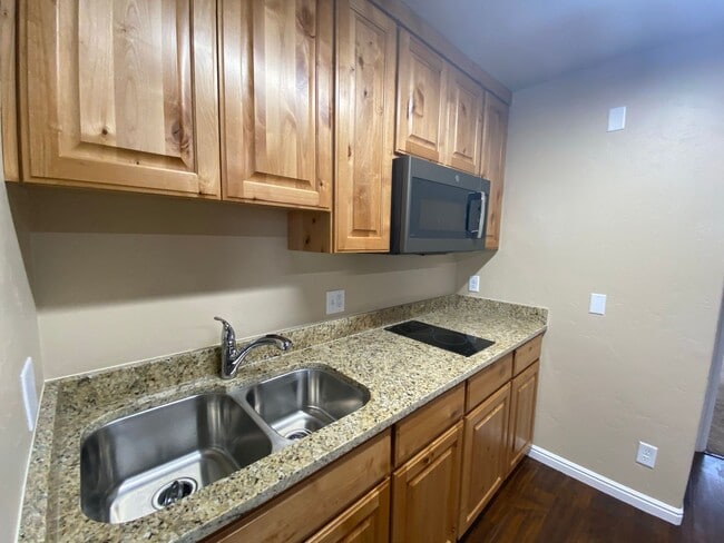 Building Photo - Canyon Street Apartment U100 **Utilities Included**