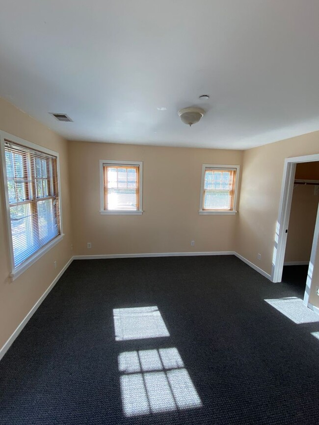 Building Photo - 6736 Sueno Rd