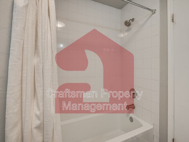 Building Photo - 1501 Gladstone Terrace