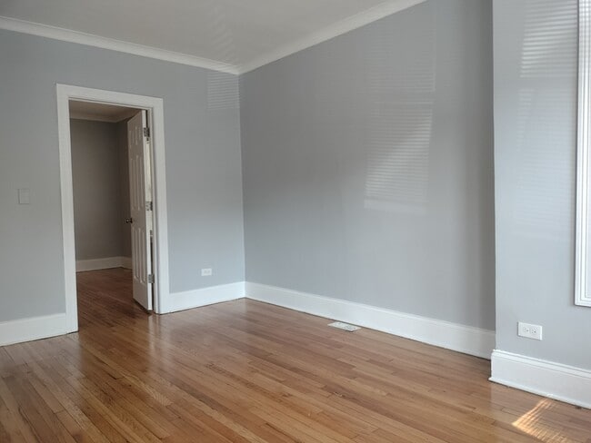 Building Photo - 7408 S Eberhart Ave