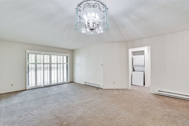 Building Photo - 1st floor corner unit - In Door Laundry- Easy Access to 880 and 237