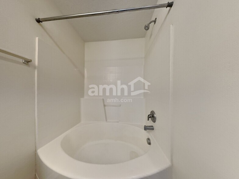 Building Photo - 2612 N Kristy Ave