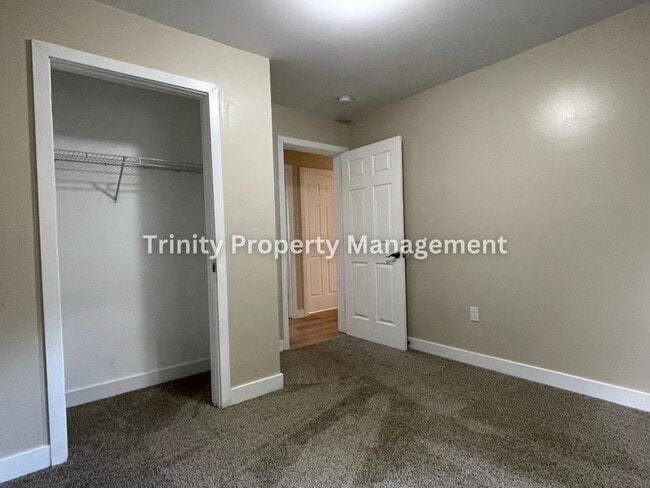Building Photo - 170 Stratford Dr