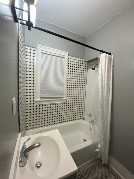 Building Photo - 21 Bellevue St