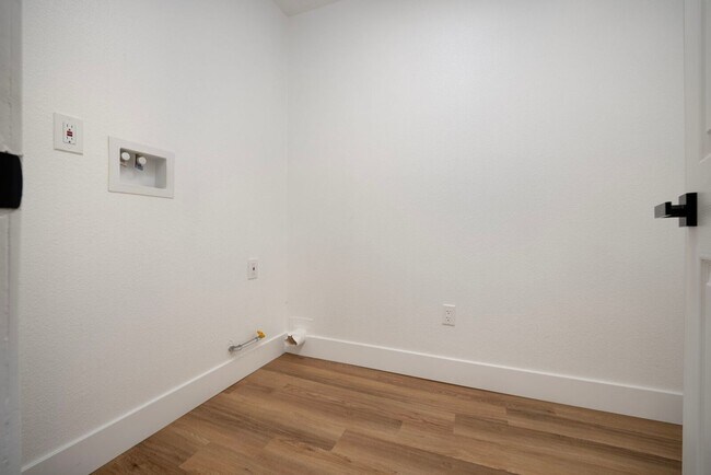 Building Photo - 2716 Yreka Ave