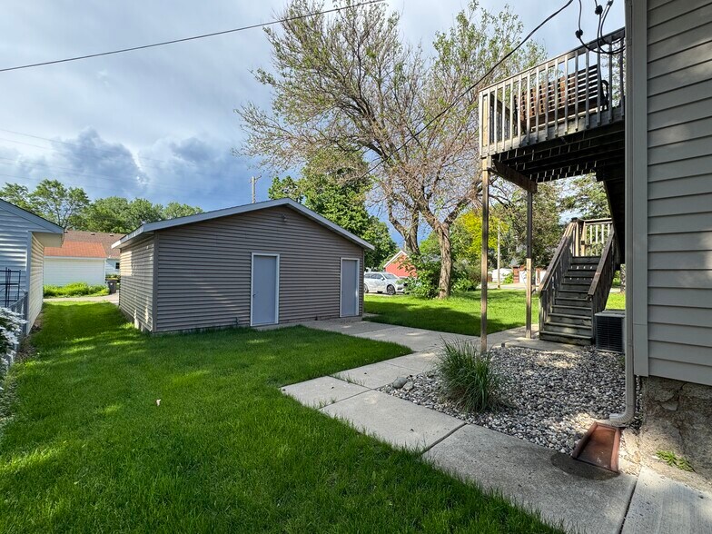 Building Photo - 408 W Wheeler Ave