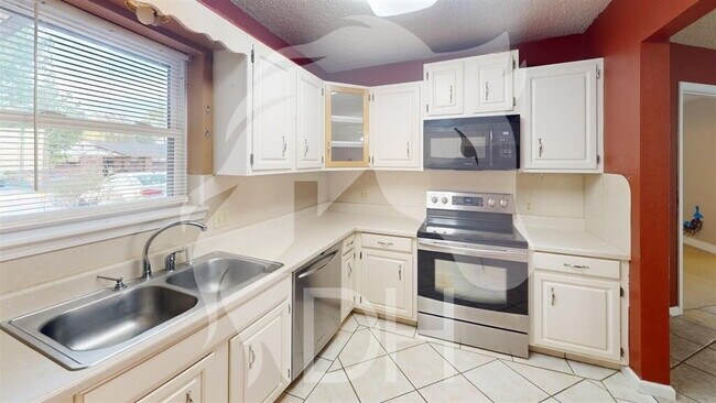 Building Photo - "Charming 3-Bed Home  in Woodward!"
