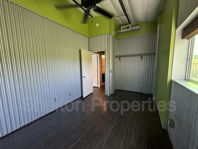 Building Photo - 2121 W Hayward Ave