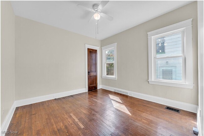 Building Photo - 1909 W 73rd St