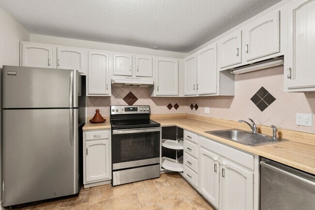 Building Photo - 286 Fenno St