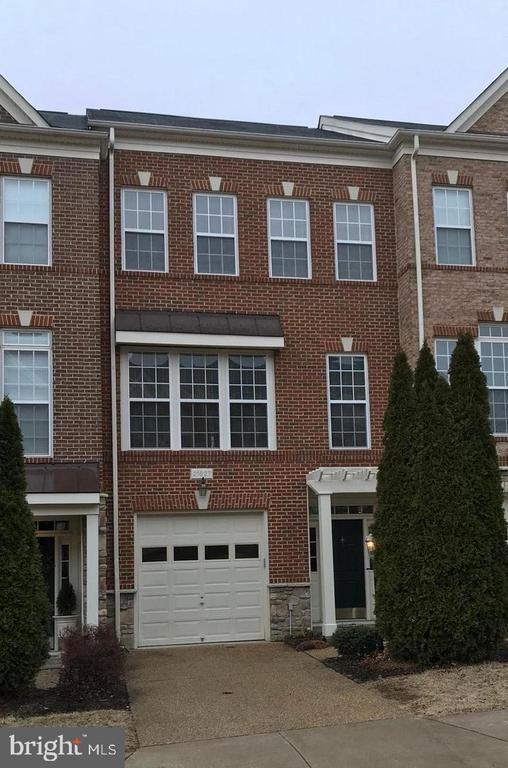 Building Photo - 21927 Windy Oaks Square