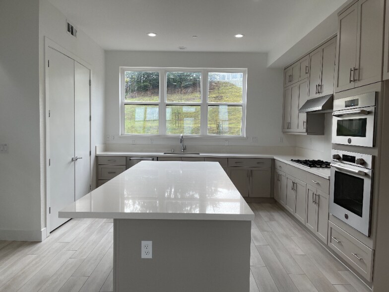 Building Photo - 335 Shannon Pl