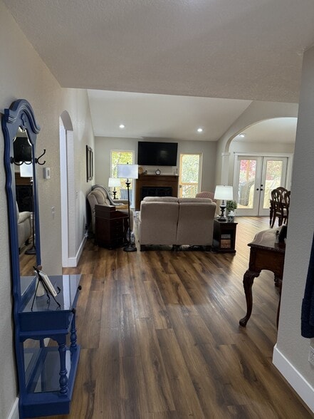 Entry Foyer - 3765 Atlanta Pl