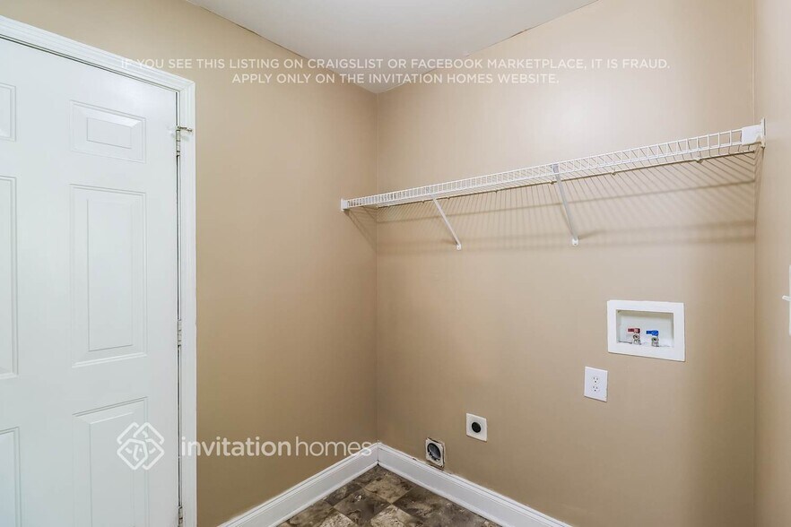 Building Photo - 2730 Stagbuck Dr