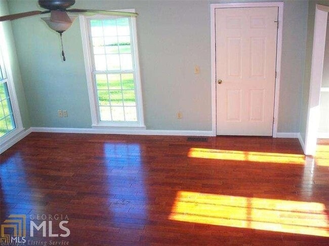 Building Photo - 320 Rogers Rd