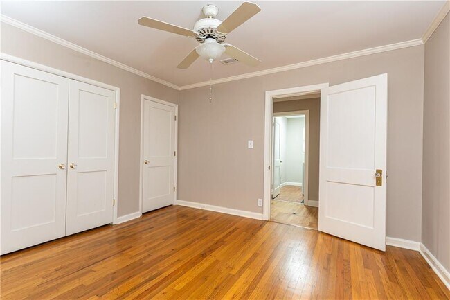 Building Photo - 1311 Roxboro Dr NE