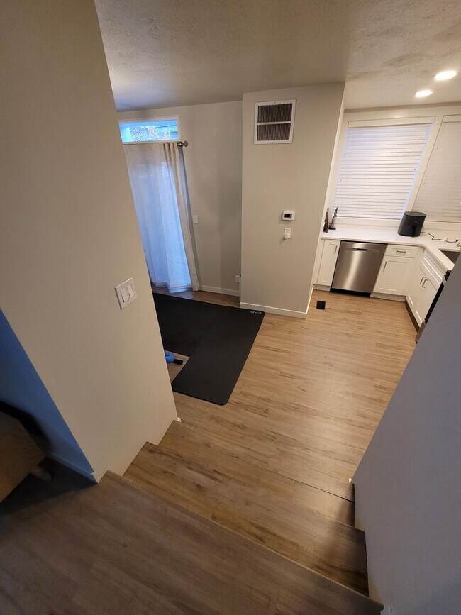 Building Photo - Cherry Lane Commons