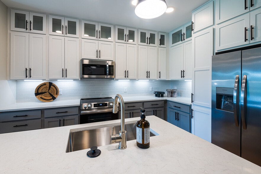 1BR, 1BA - 794SF 2.A1 - Kitchen - Carraway Village