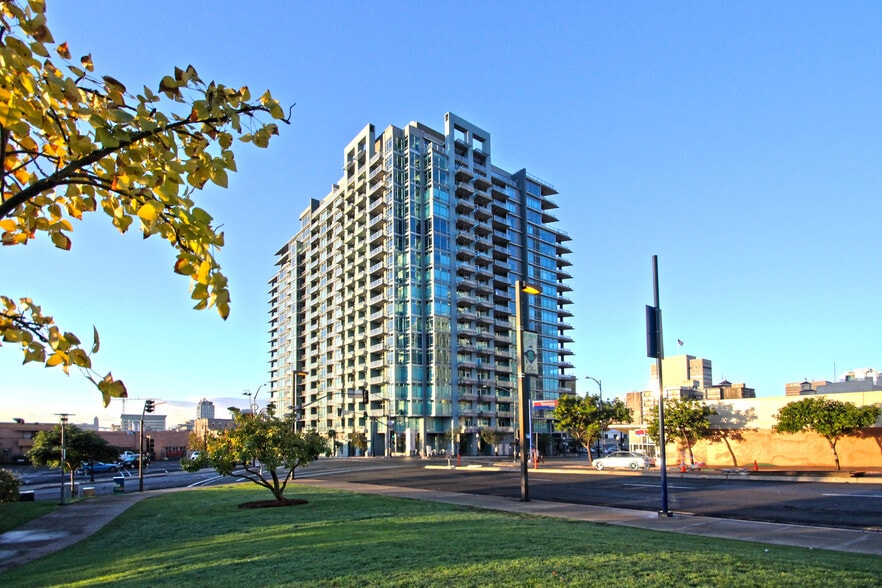 Building Exterior - 1080 Park Blvd