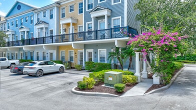 Building Photo - 221 Greenwich Cir