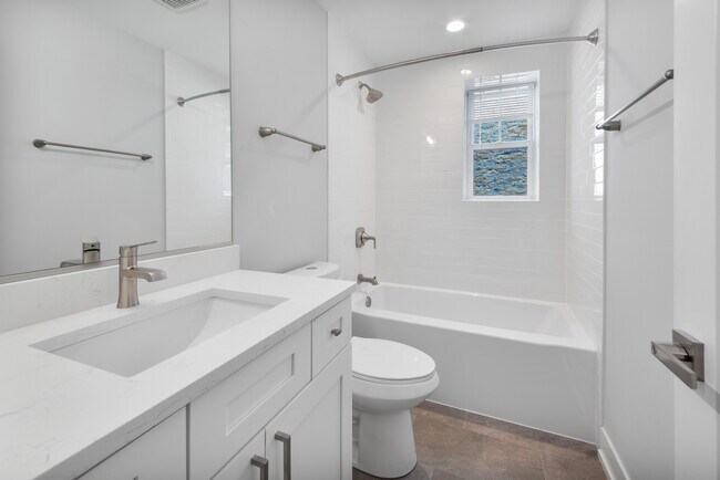 Building Photo - 4626 N Ashland Ave