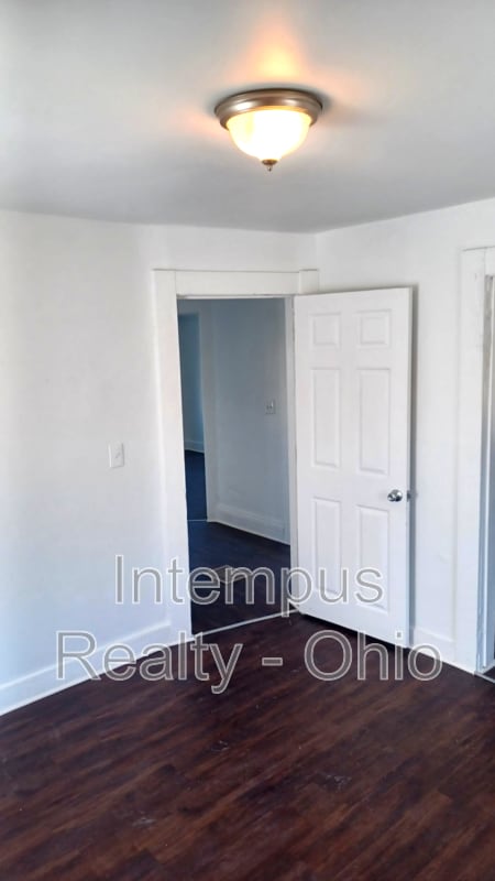 Building Photo - 2070 W 105th St
