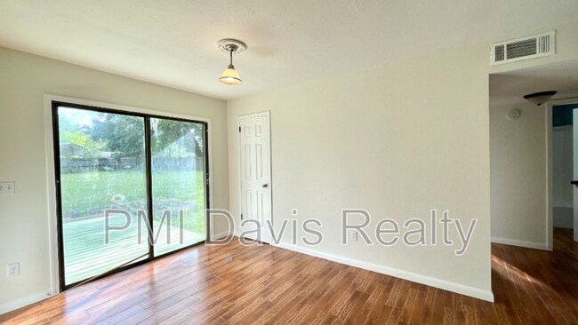 Building Photo - 7523 Collins Ct