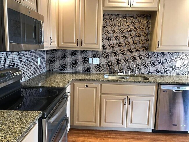 Building Photo - 1008 Clayton Nolen Dr