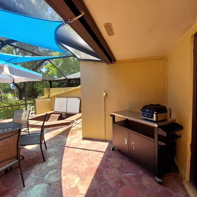 Building Photo - 3871 Alcantara Ave