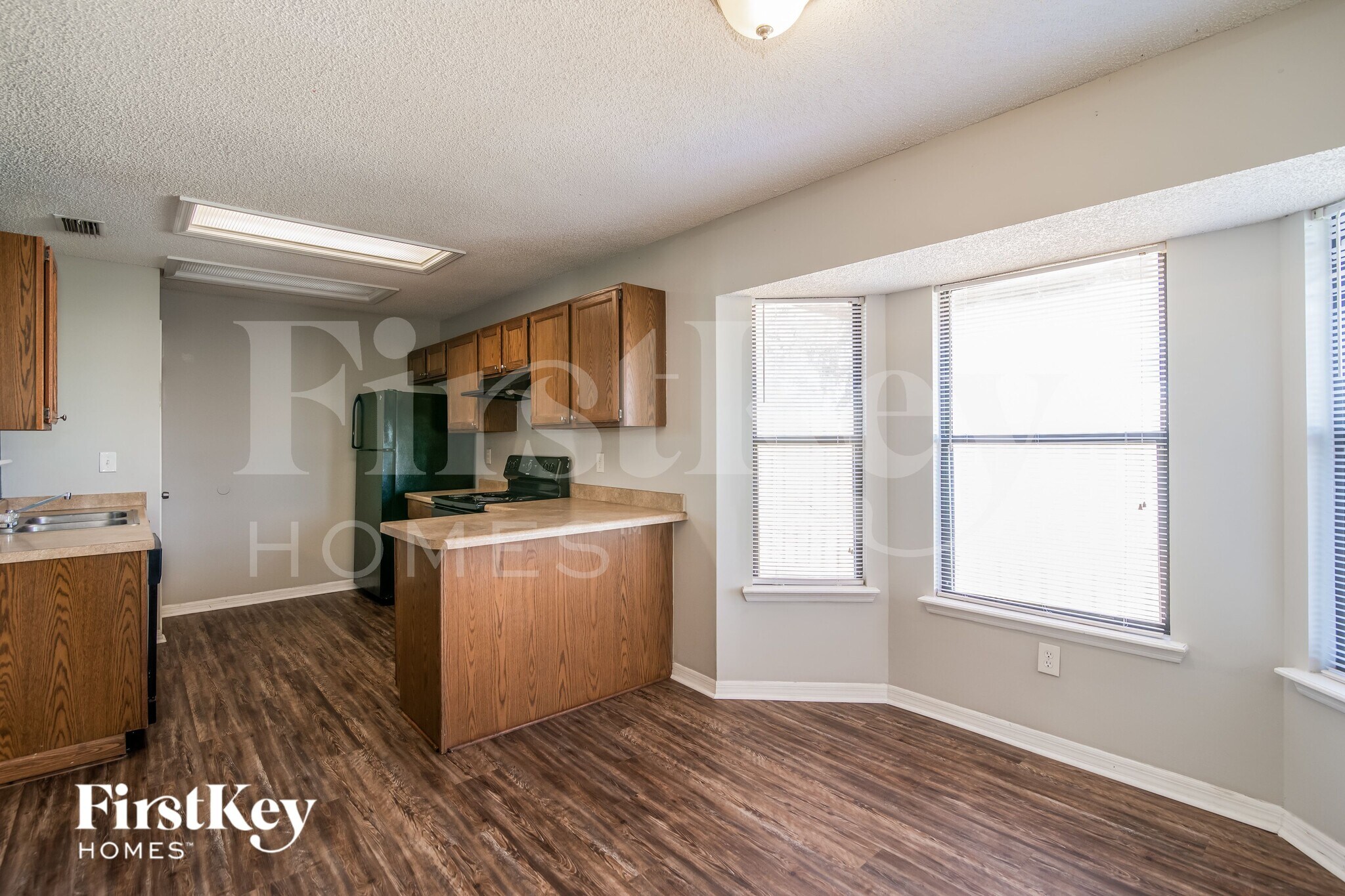 Building Photo - 7734 Pikes Peak Dr