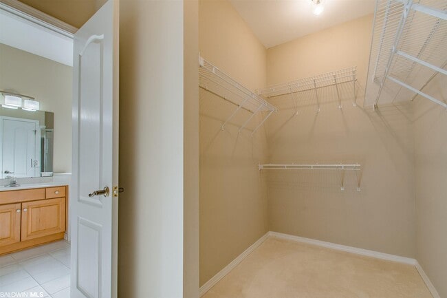 Building Photo - 117 Club Dr