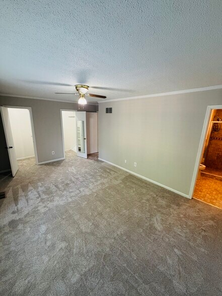 Building Photo - 5977 Dixon Dr