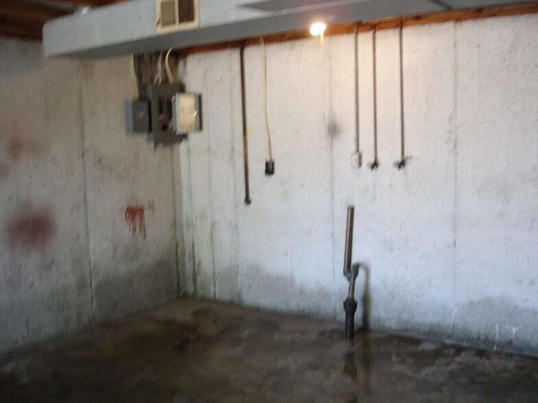 Washer/Dryer HookUps - 7101 N Park Ave