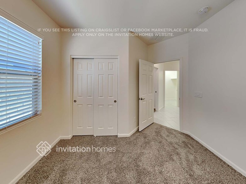 Building Photo - 712 S 201st Ln