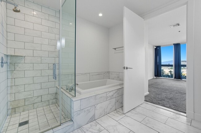 Building Photo - 6th Floor 2-Bedroom Condo with Stunning La...