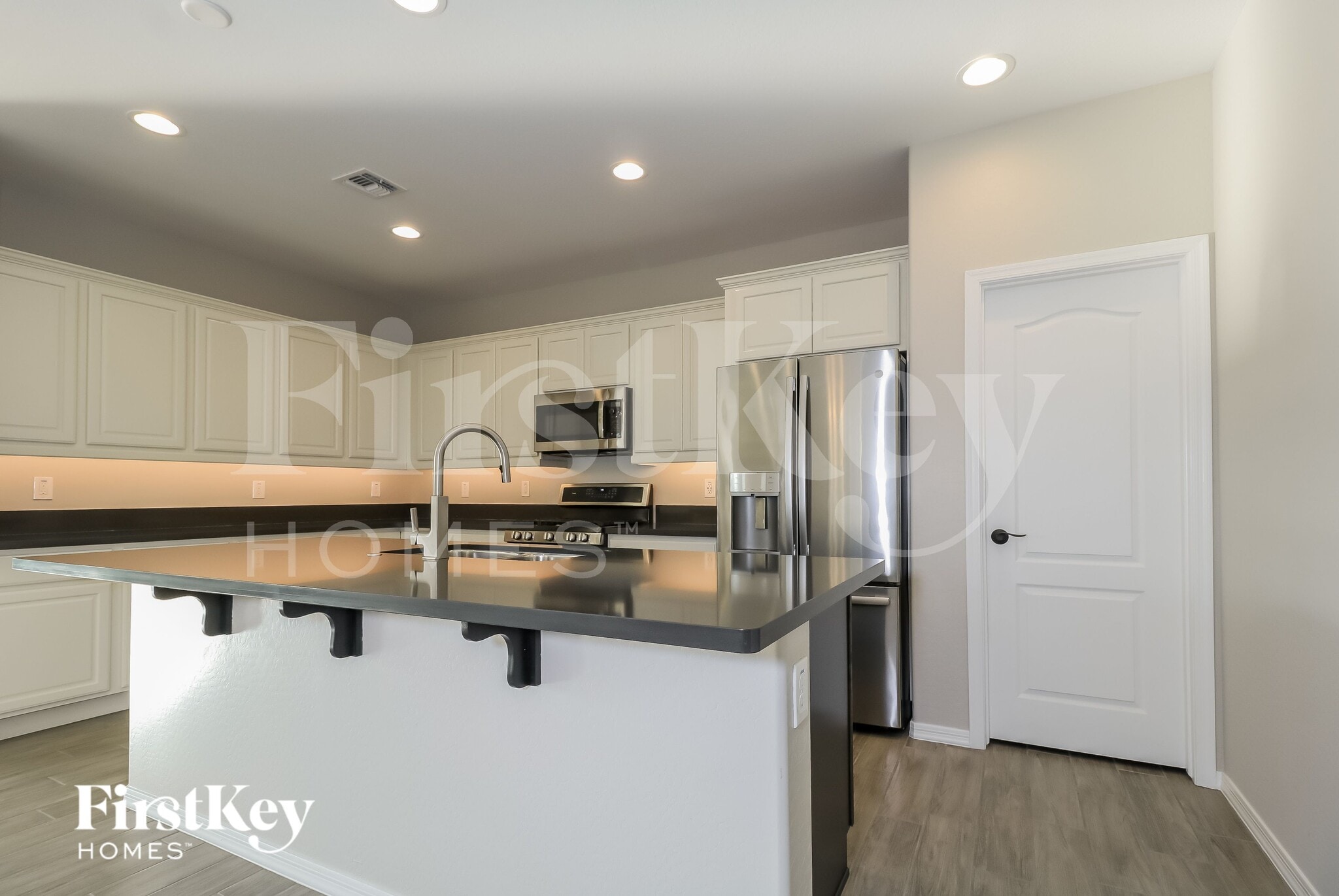 Building Photo - 8411 S 164th Dr