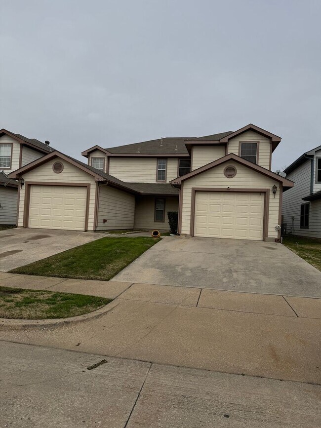 Building Photo - 7530 Kings Tr