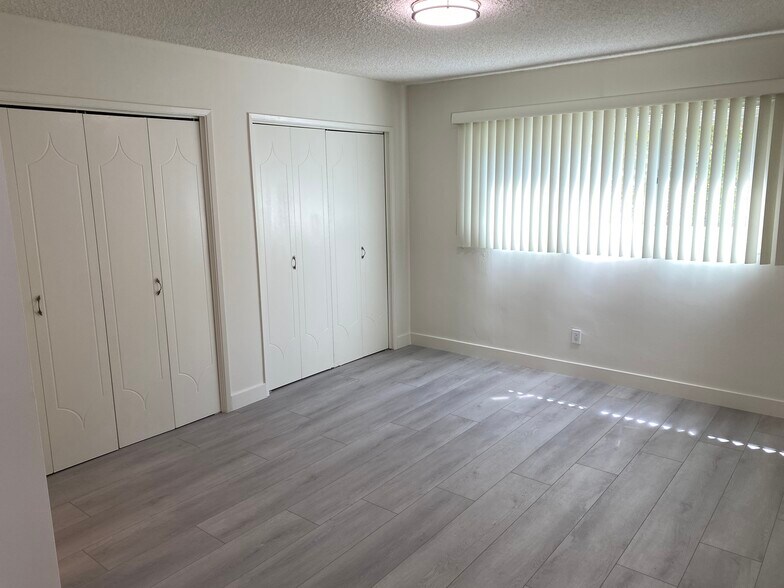 Building Photo - 422 N Hayworth Ave