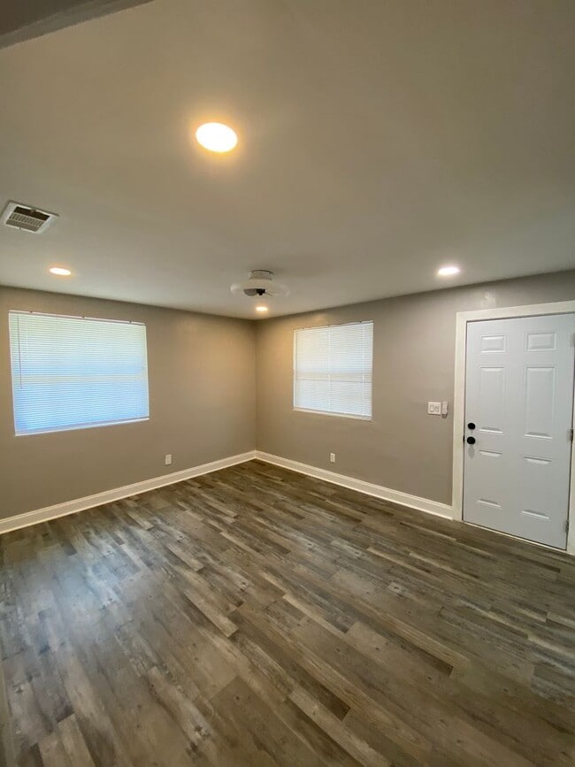 Building Photo - Silver Street Apartments