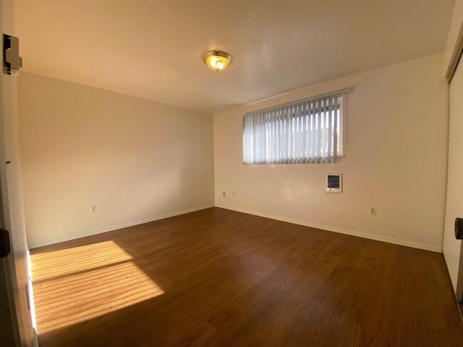 Building Photo - 2487 NE Kerr St