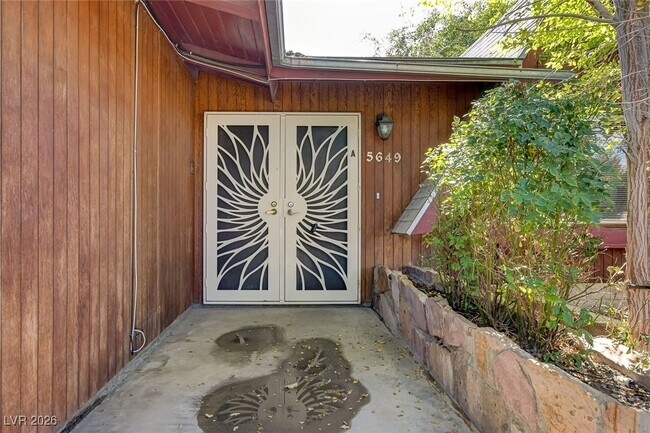 Building Photo - 5649 Sheila Ave