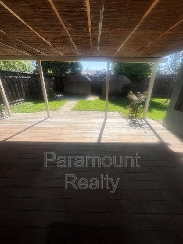 Building Photo - 7698 Redbud Ct