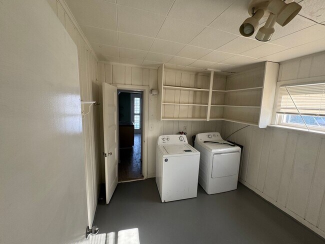 Building Photo - 1115 N Capitol Ave