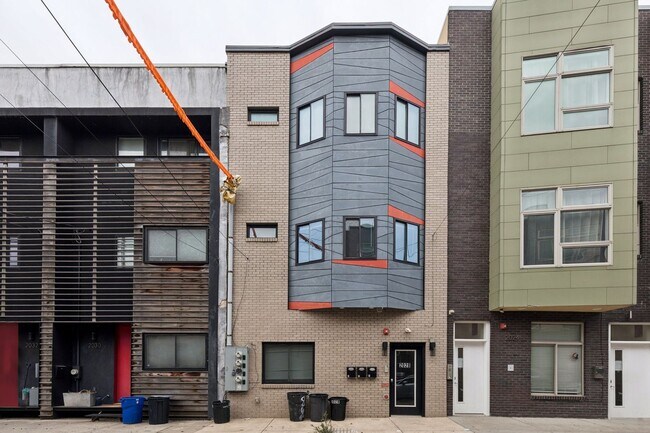 Building Photo - 2028 E Fletcher St